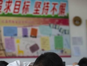 如何保护儿童眼睛在游泳时不受伤害（从选泳镜到避免化学药品伤害）