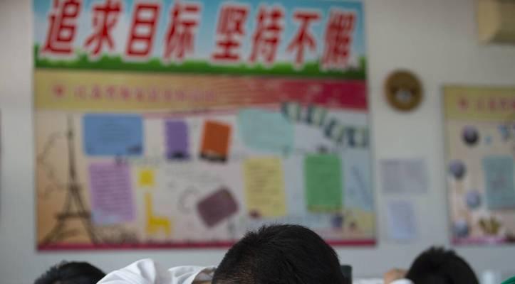 如何保护儿童眼睛在游泳时不受伤害（从选泳镜到避免化学药品伤害）  第1张