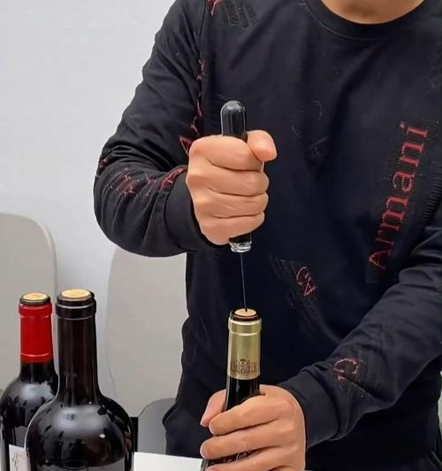 没开瓶器开红酒小窍门？如何轻松开启瓶塞？  第2张